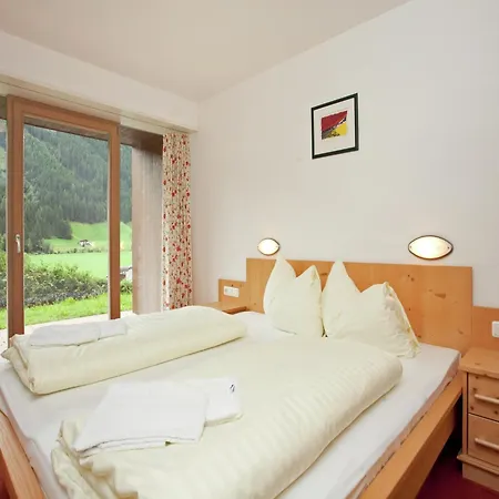 Nyaraló Mansion In Near Lift *